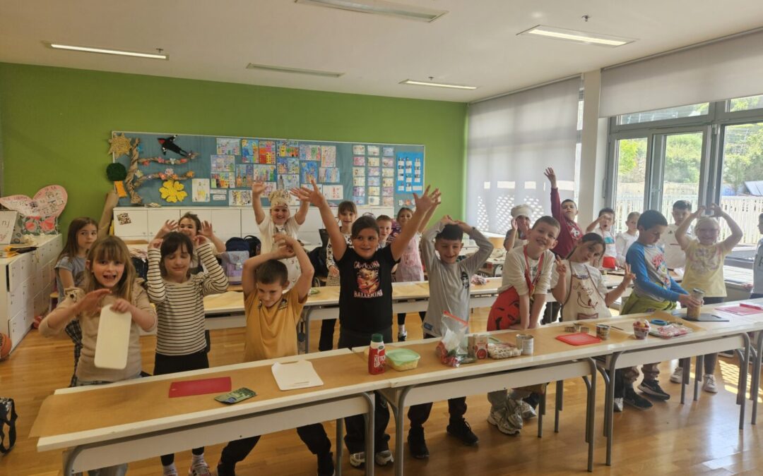 Projekt “Šarena kuharica”: Radionica pripreme zdrave pizze u 1. a razredu